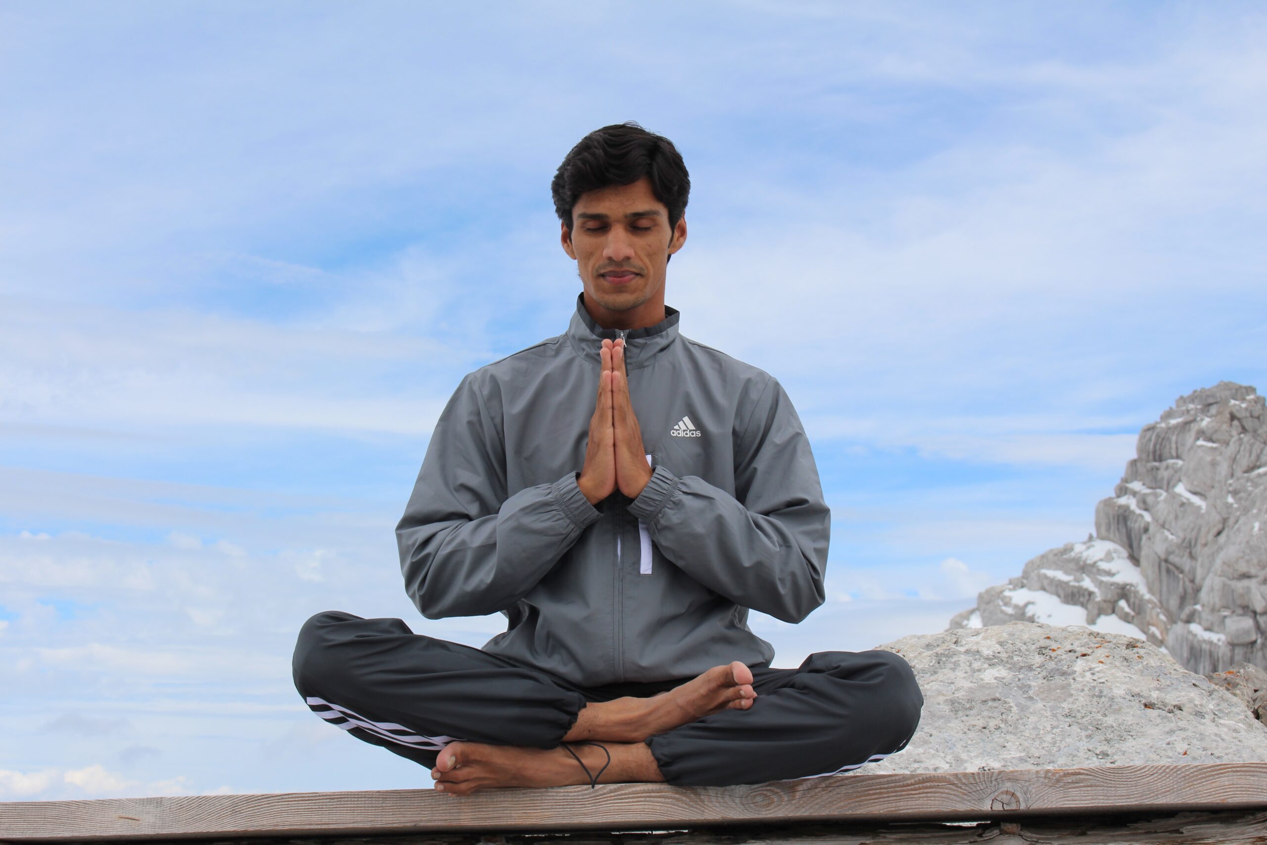 indian-yogi-yogi-madhav-in meditation asana-unsplash