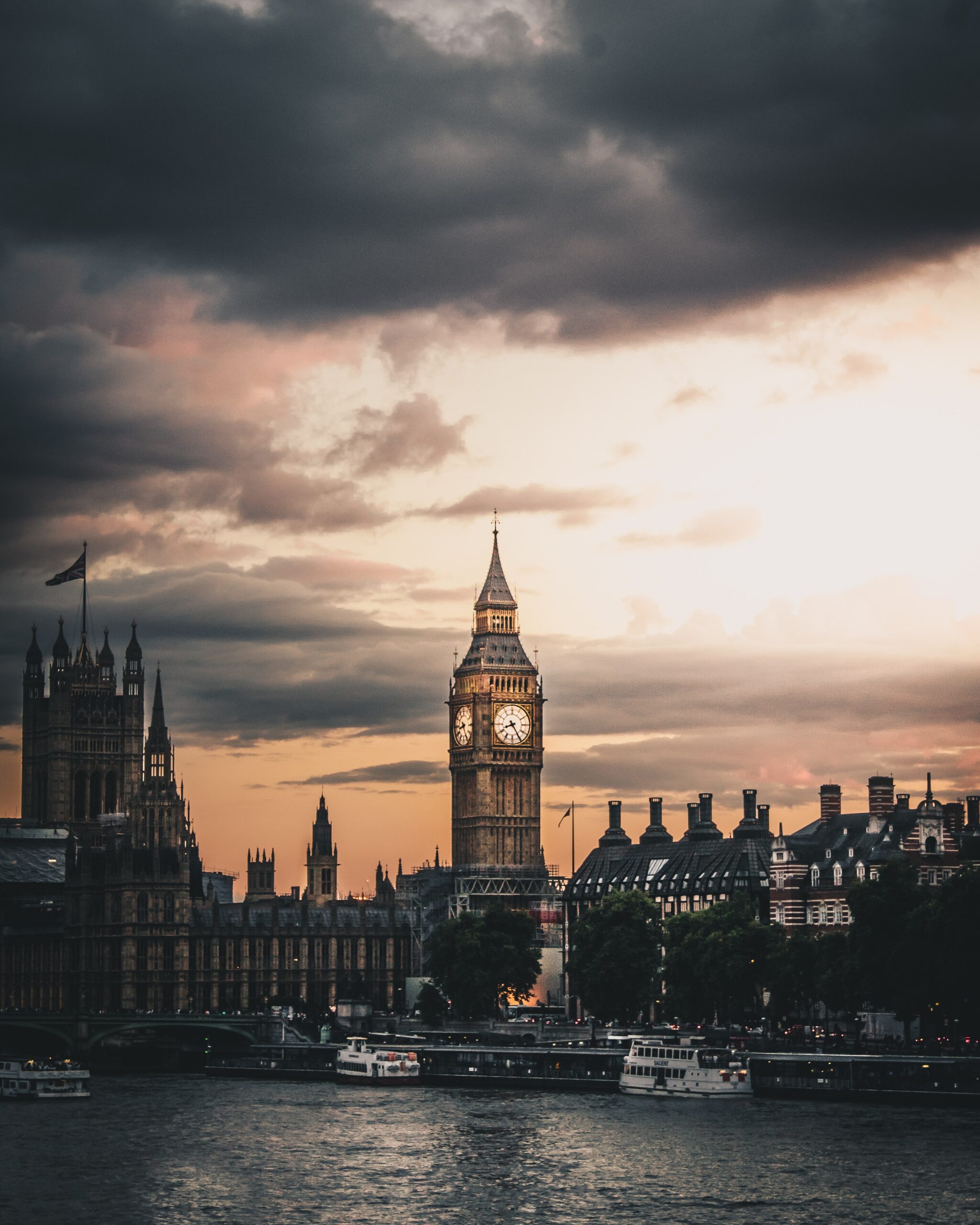 luke-stackpoole-London UK clock tower at dusk-unsplash