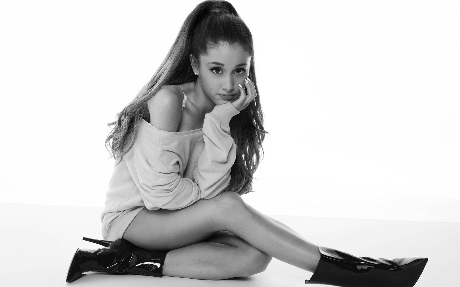 Ariana Grande HD Wallpaper Image