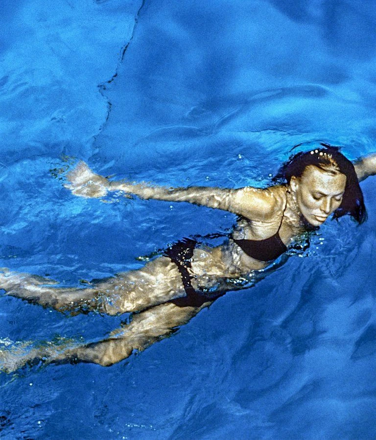 Joni-Swimming-in-pool-by-Norman-Seef-19751976