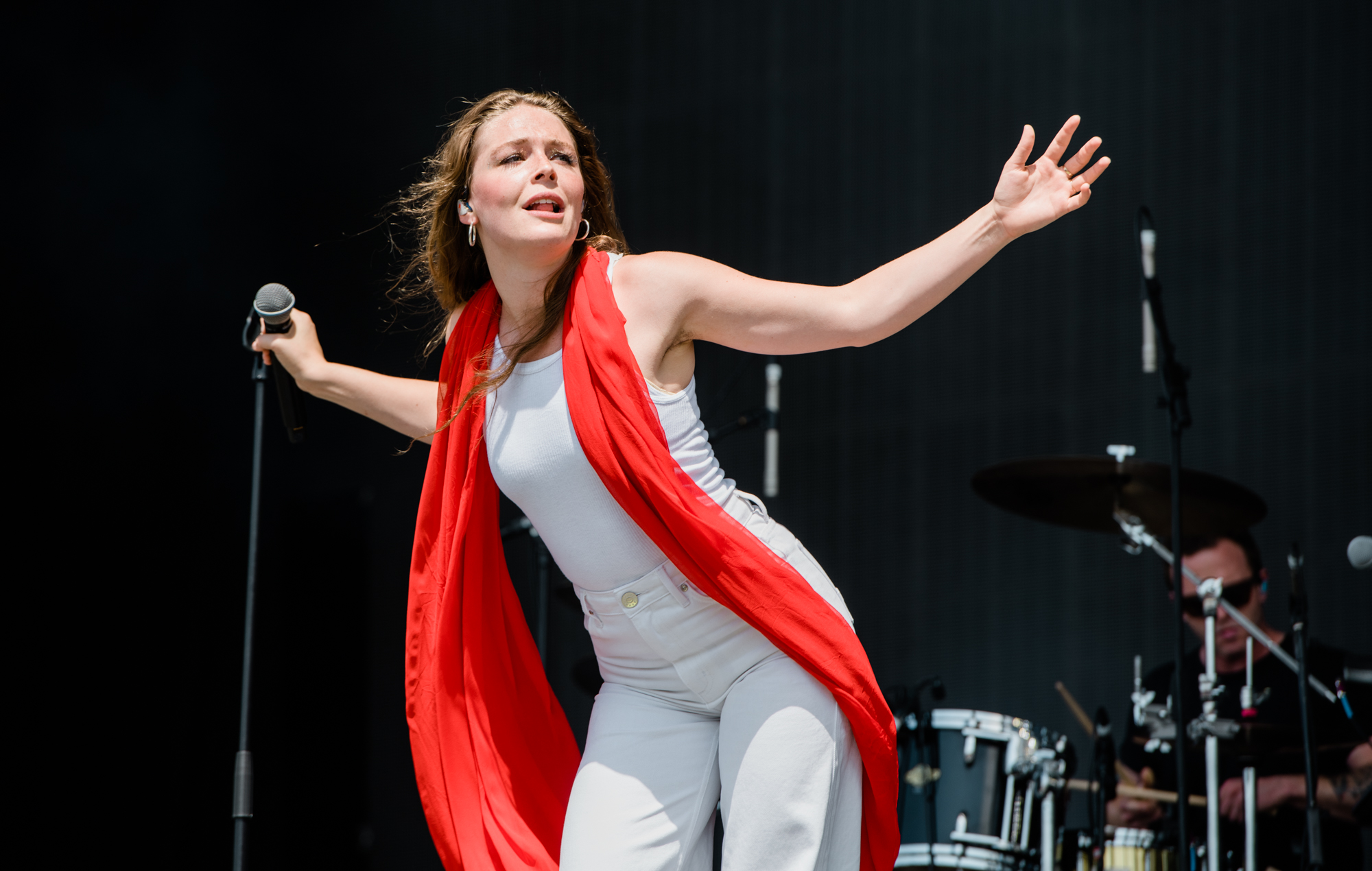 MAGGIE-ROGERS-ANDY-HUGHES-NME-GLASTO19-5137