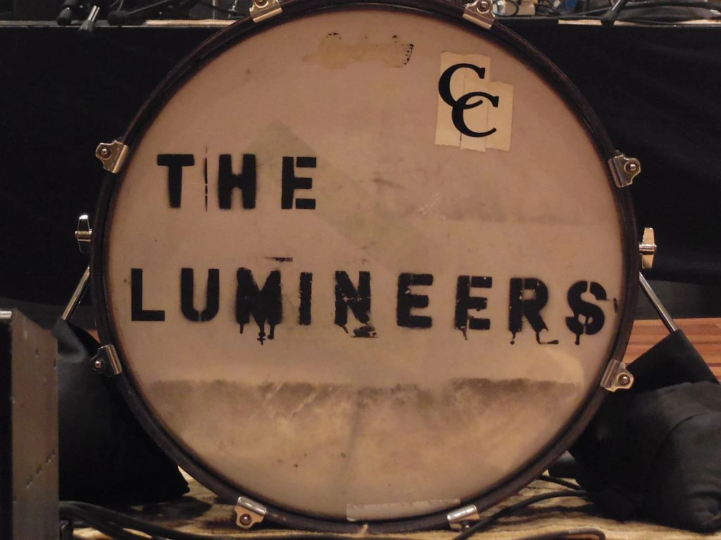 The-Lumineers-drum-kit-bass-Drum-with-band-name