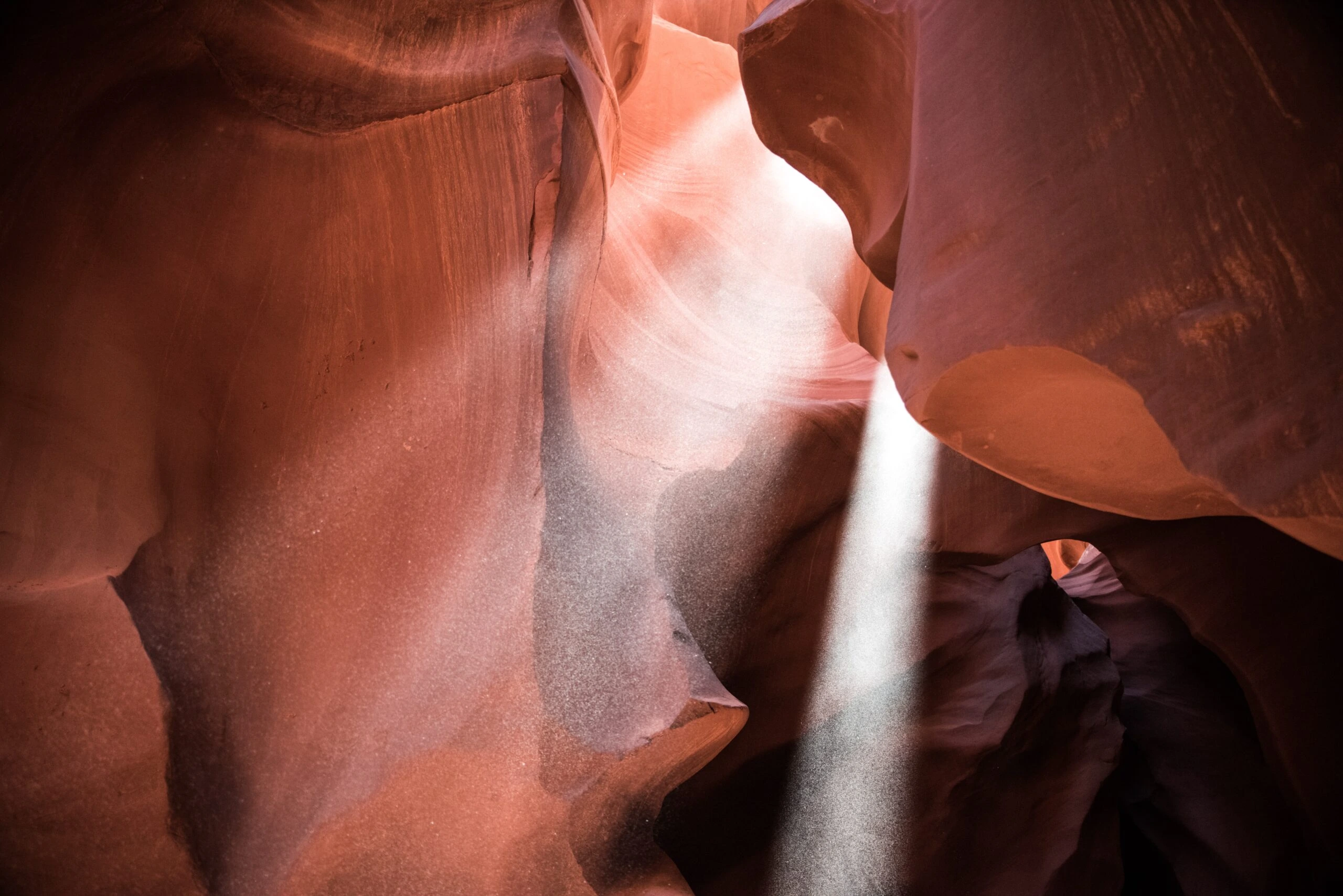 justin-luebke-Sunlight through red canyon crevice-unsplash