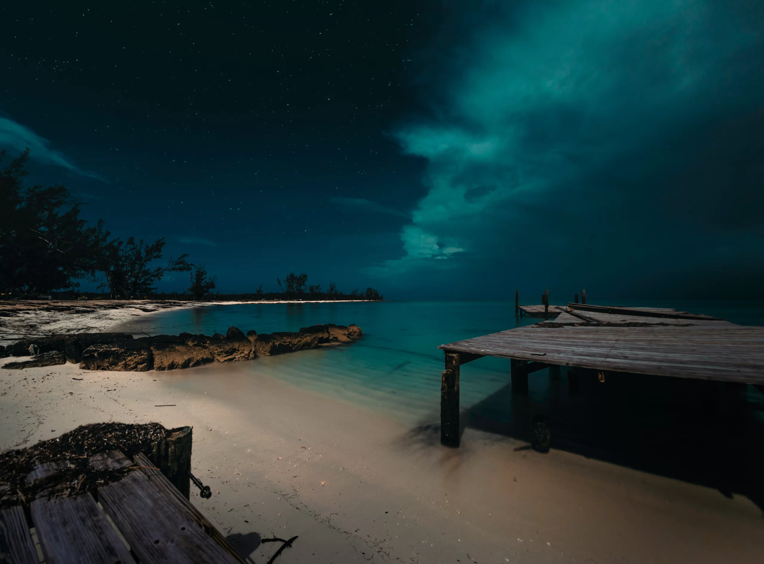 james-zwadlo-Bahamanian beach at night with moonlight and star filled sky, quiet ocean-unsplash