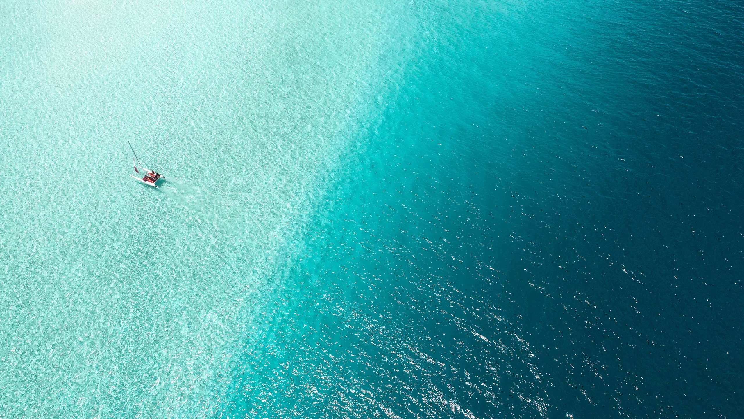 ishan-seefromthesky-aerial view of oceach maldives with Catamaranunsplash