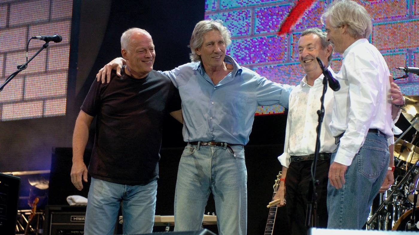 Roger Waters and Dave Gilmour with the rest of Pink Floyd