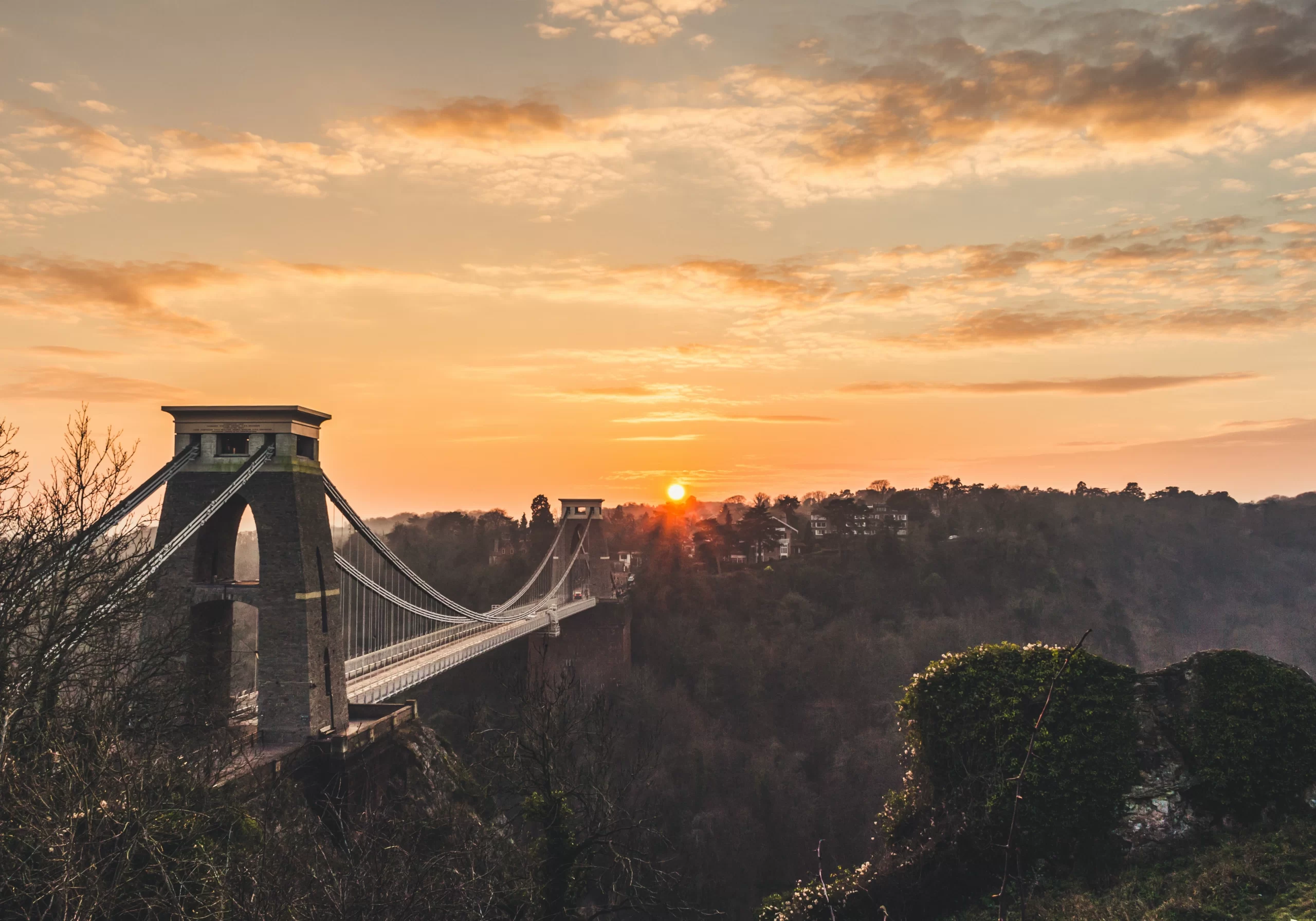 Bristol, UK Published on December 29, 2019 Canon, EOS 700D Free to use under the Unsplash License Clifton Sunset