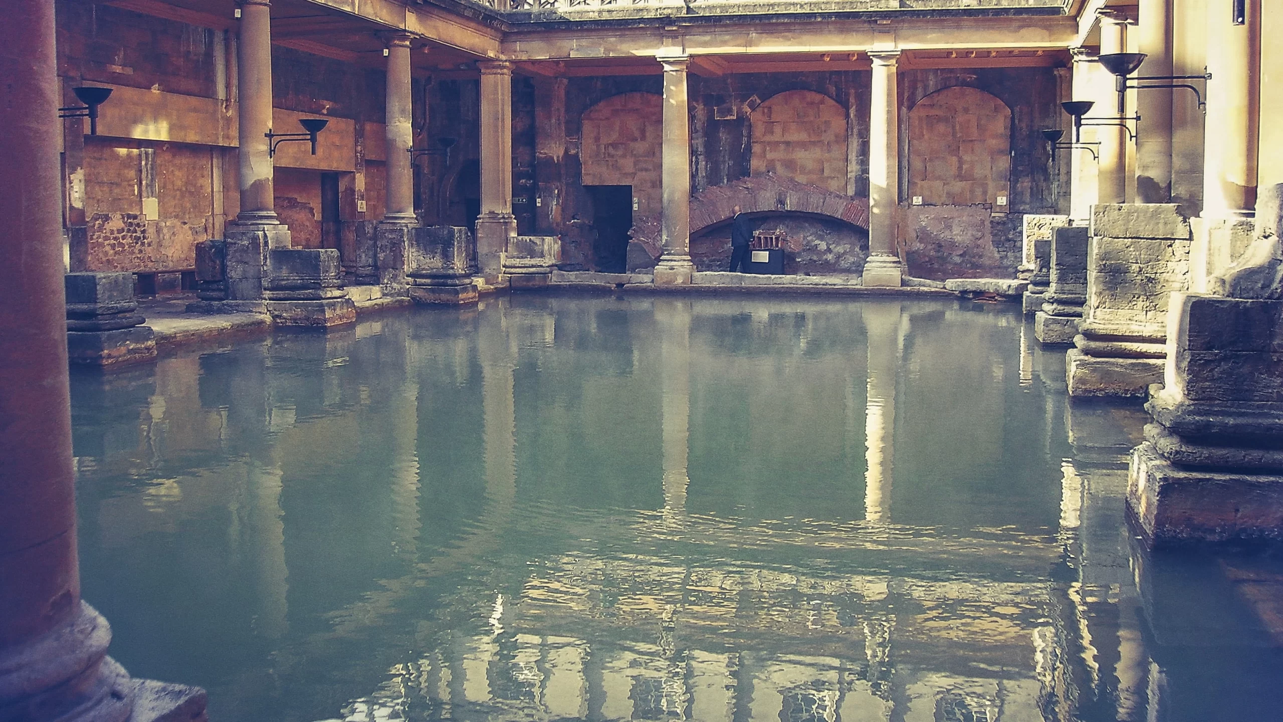 Editorial The Roman Baths, Bath, England Published on April 12, 2019 Canon, EOS 600D Free to use under the Unsplash License