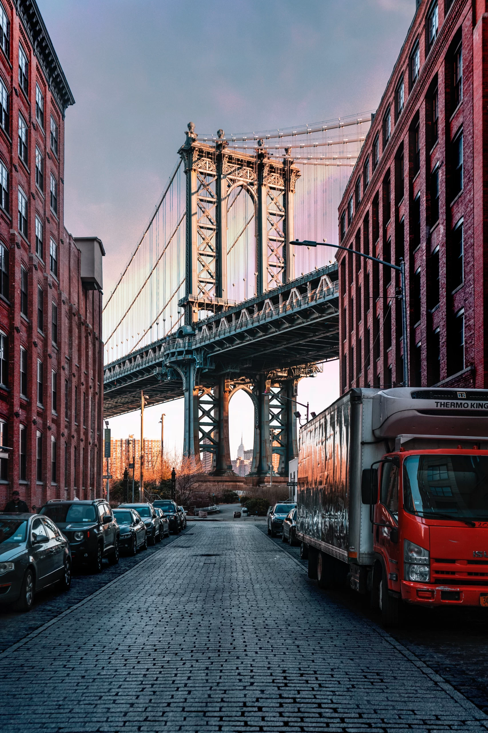 Published on February 24, 2019 SONY, ILCE-7RM3 Free to use under the Unsplash License I couldn’t come to Brooklyn with visiting this iconic spot. Lucky for my I have this bright truck to add character.