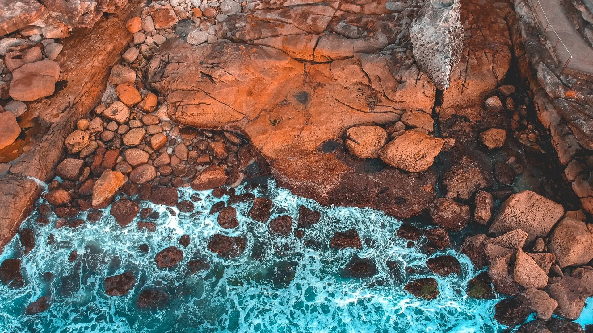 Buck CaballeroAerial view of rocky coastline, Bondi Beach, New South Wales, Australia. [Desktop wallpaper 1920x1080]