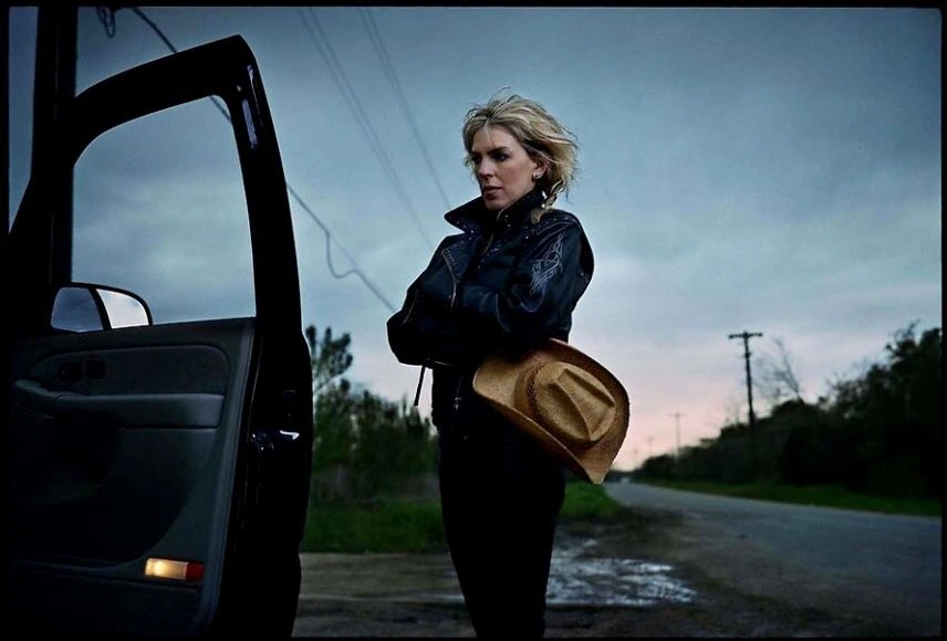 Lucinda Williams, Austin, Texas, 2001, by Annie Leibovitz. Photo included in Leibovitz’ “American Music” collection.