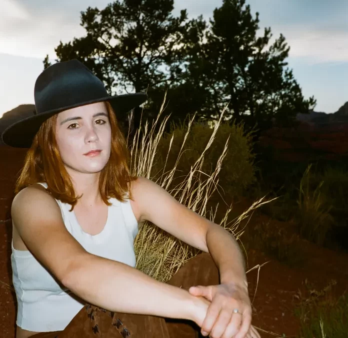 A Chat With Americana Pop Singer-Songwriter Rae Isla & A Look At Her New Single ‘Lovely Lies’